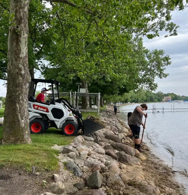 Roanoke 5 Expert landscaping services in Fort Wayne, IN
